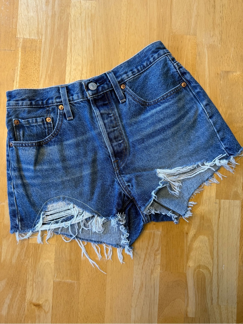 Distressed Levi’s 501 Jean Short size 27